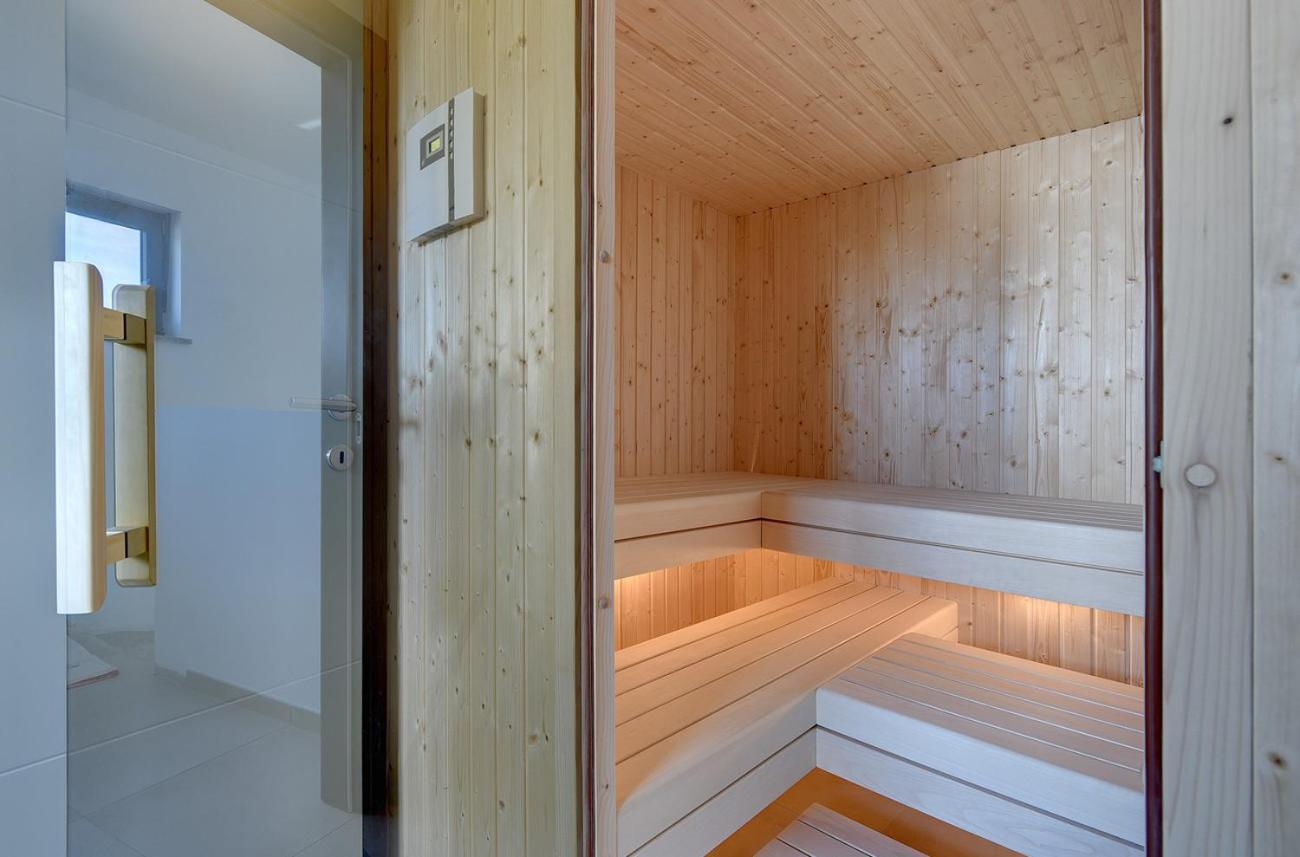 Villa Ula In Pula With Heated Pool And Sauna Dış mekan fotoğraf